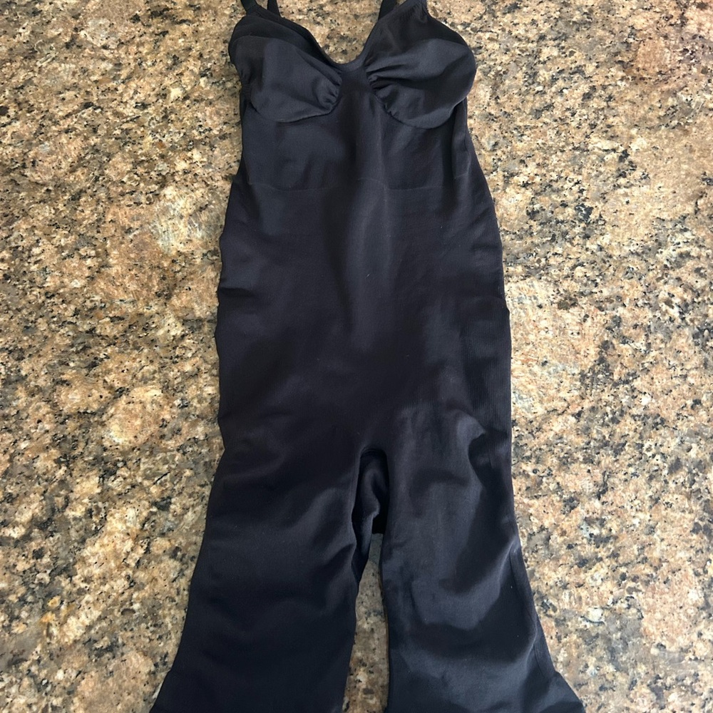 SKIMS Seamless Sculpt Mid Thigh Bodysuit in Onyx